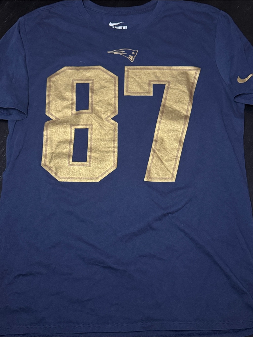 Nike Men’s Navy Blue Short-Sleeve Tee with Gold 87 Graphic